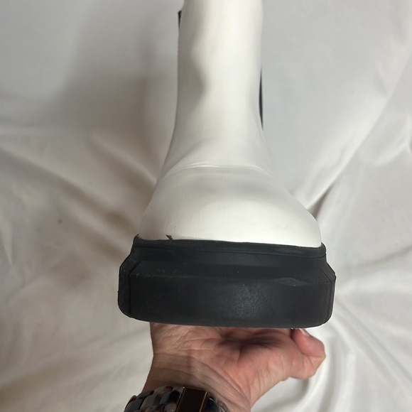 BP. Niya Lug sole Chelsea boot in white - Picture 7 of 11